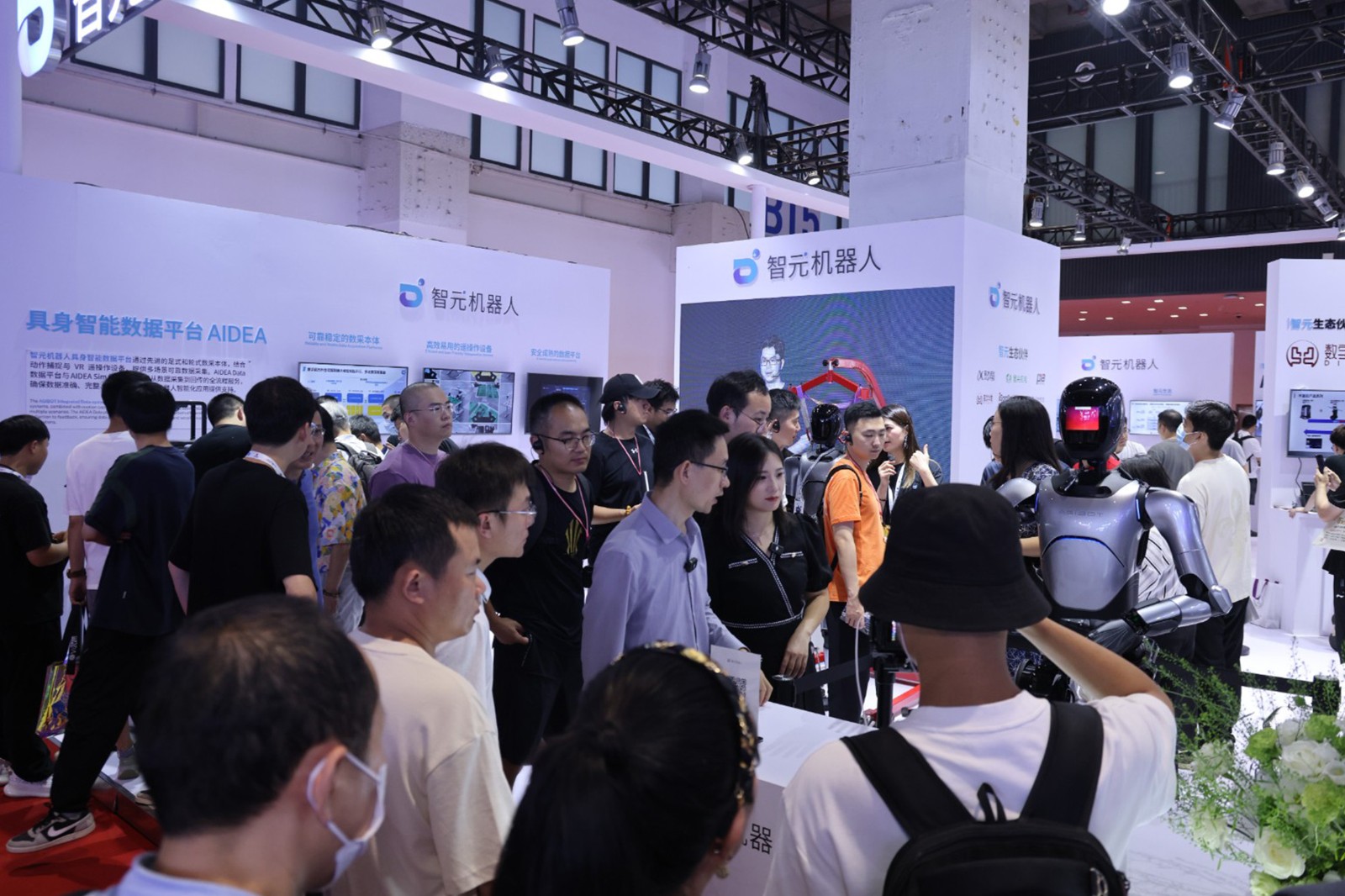 710公海寰宇机器人亮相世界机器人大会WRC